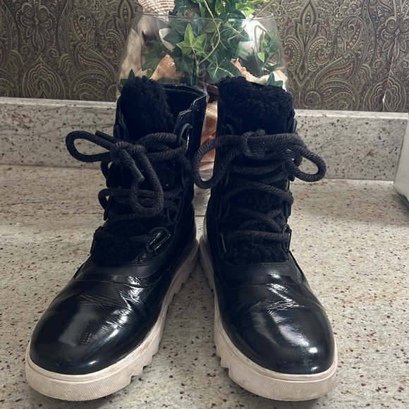 SOREL size 8 winter boots - Picture 2 of 6